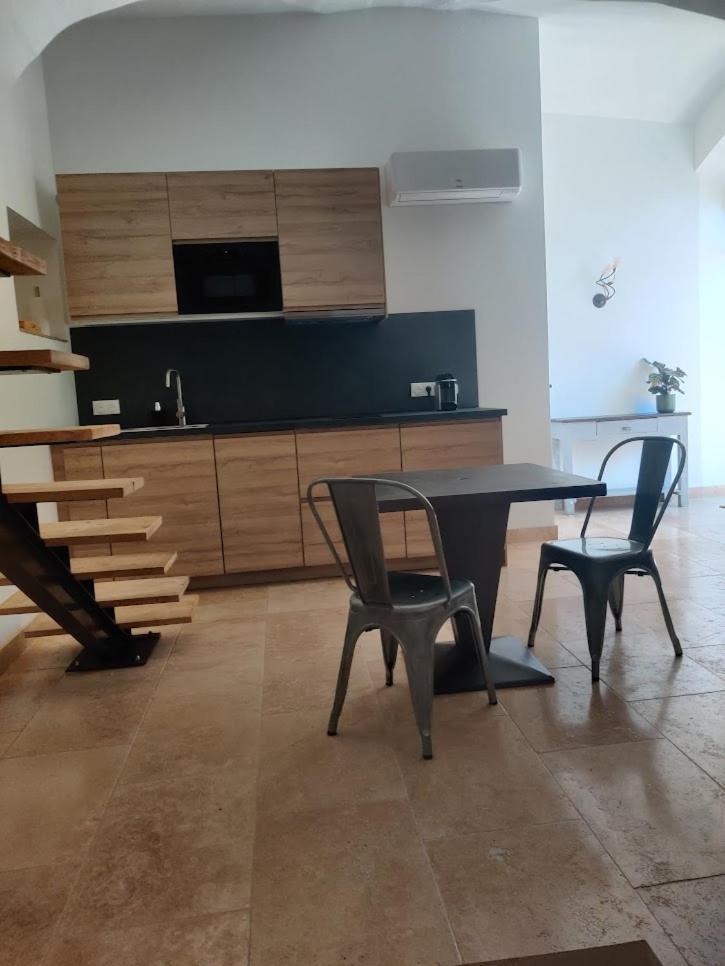 Charme Et Authenticite Dans Une Ferme. Lourmarin Eksteriør billede